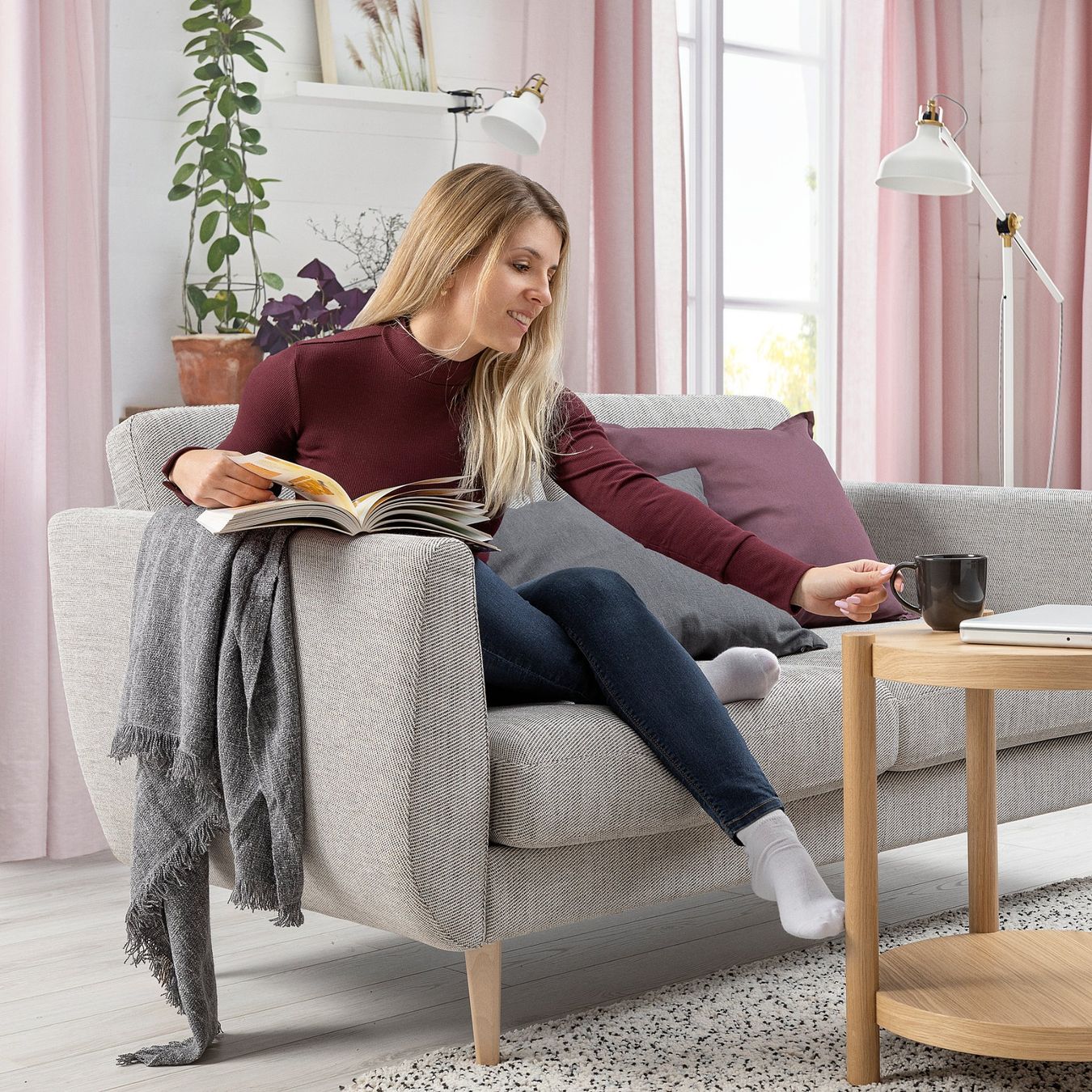 Ikea Sofas: IKEA SMEDSTORP 2er-Sofa, Viarp/beige/braun Eiche – Neu und originalverpackt aus Pratteln von IKEA_Pratteln 4