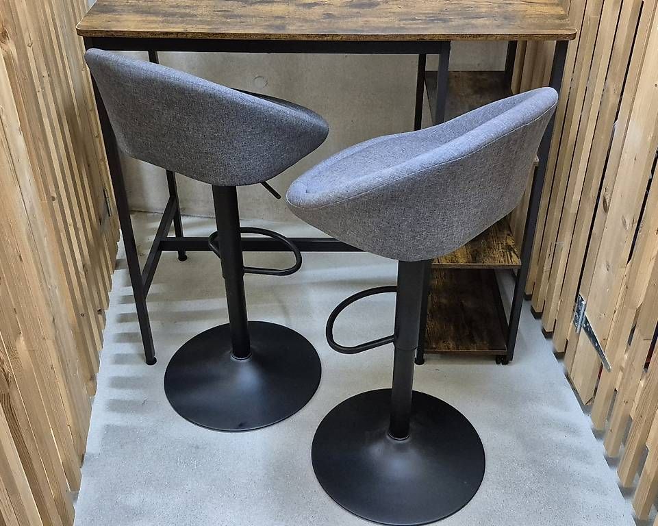 Tables: Bartisch mit zwei Hocker – D'occasion à Eschenbach SG par Humi91 1