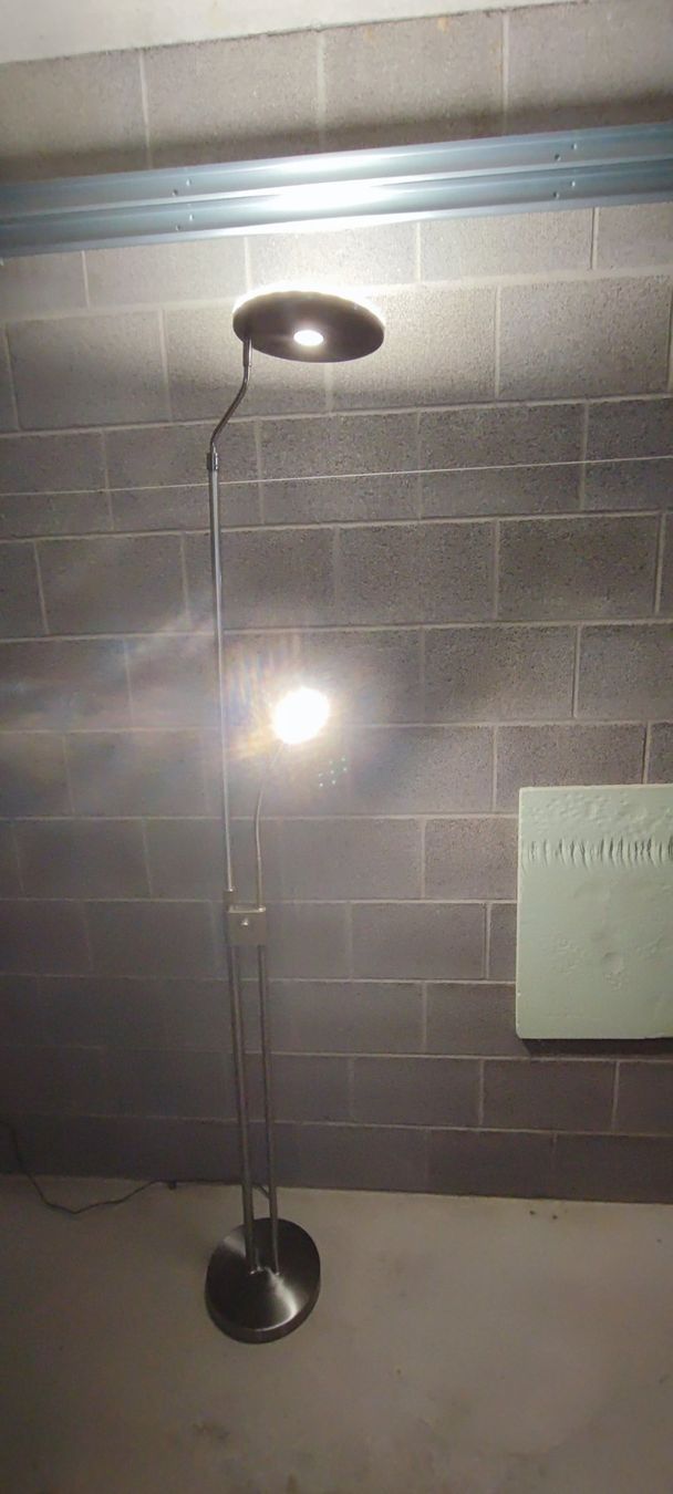 Lampade: Stehlampe mit Deckenfluter LED, dimmbar – Usato da Mosnang venduto da KurtHe 2