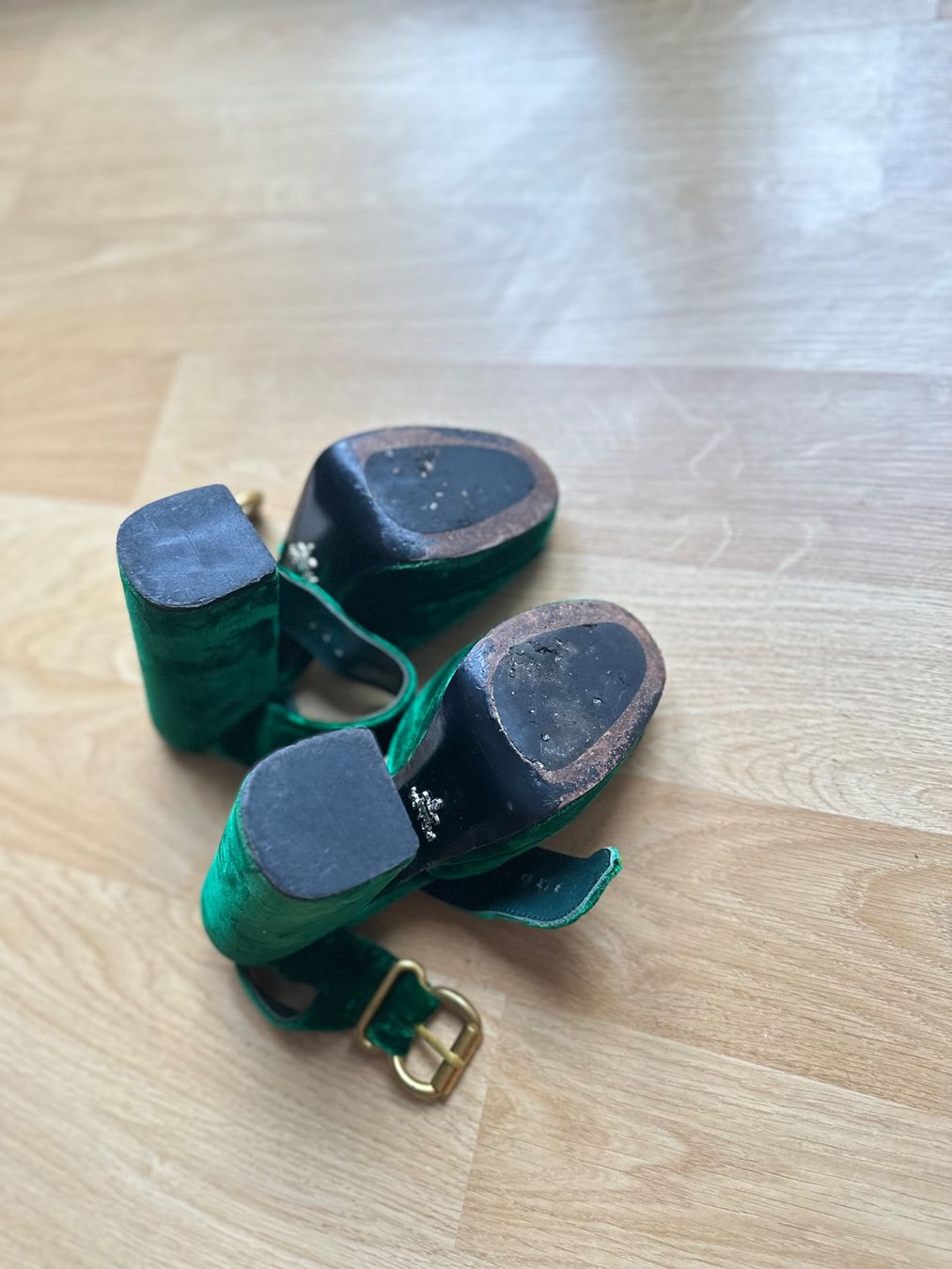 Prada Scarpe da donna: Prada  Velvet Sandalen – Usato da Schaffhausen venduto da Nadiuna 6