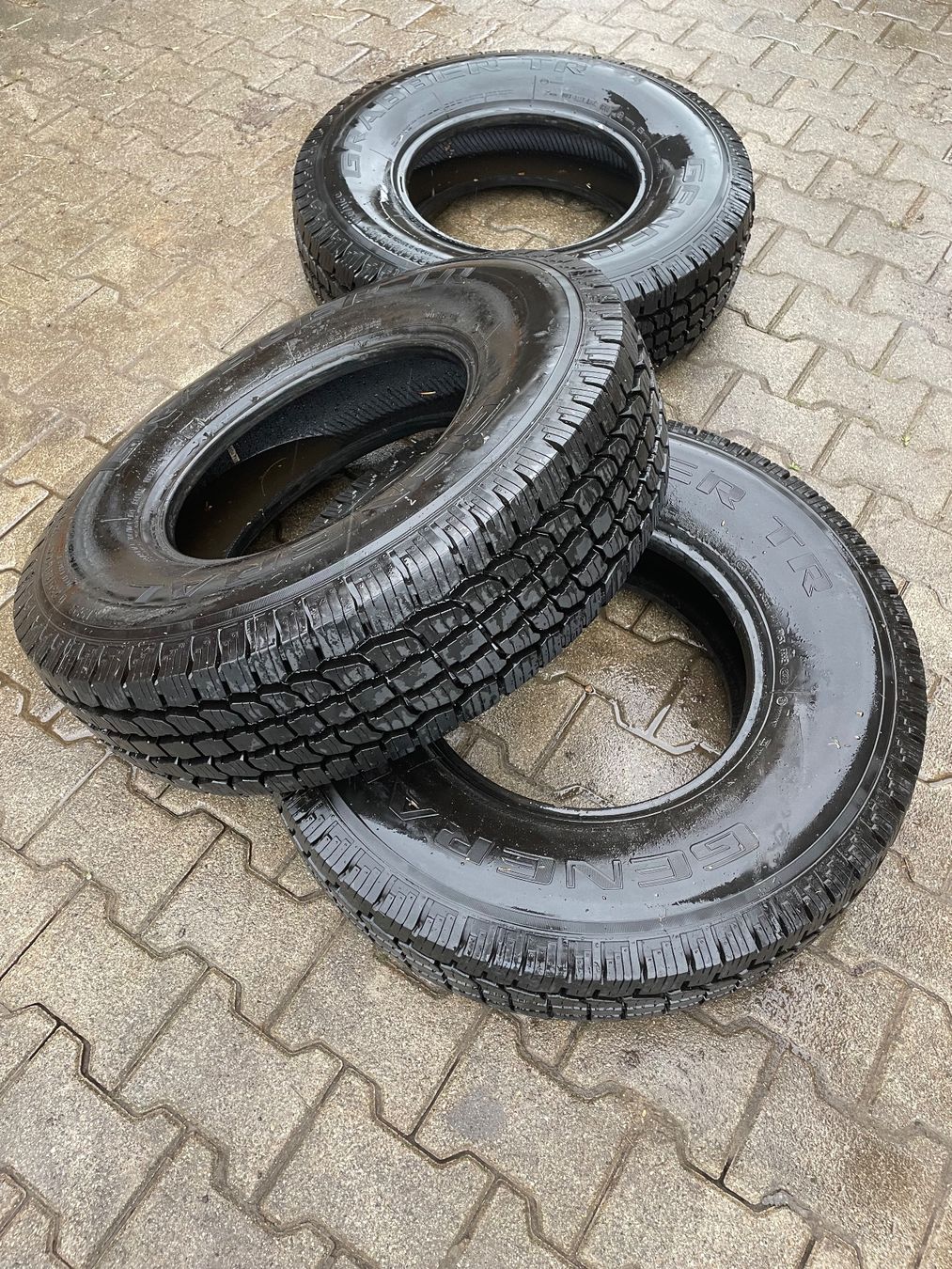Pneumatici & Ruote complete: Drei Pneu 235/85R16 – Difettoso da Bäretswil venduto da 880alfred