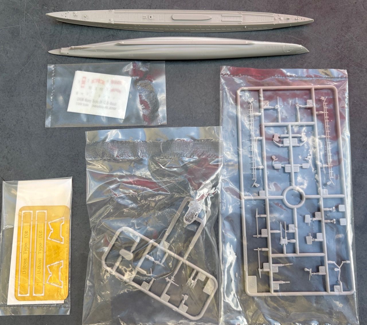 Modellbausätze & Standmodelle: DKM Navy Type IX-C U-Boot, M 1:350 – Neu und originalverpackt aus Rütihof von Bashful 2