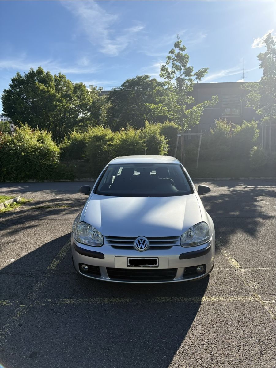 VW Automobili: Golf 5  – Usato da Genève venduto da bak_96wy 1