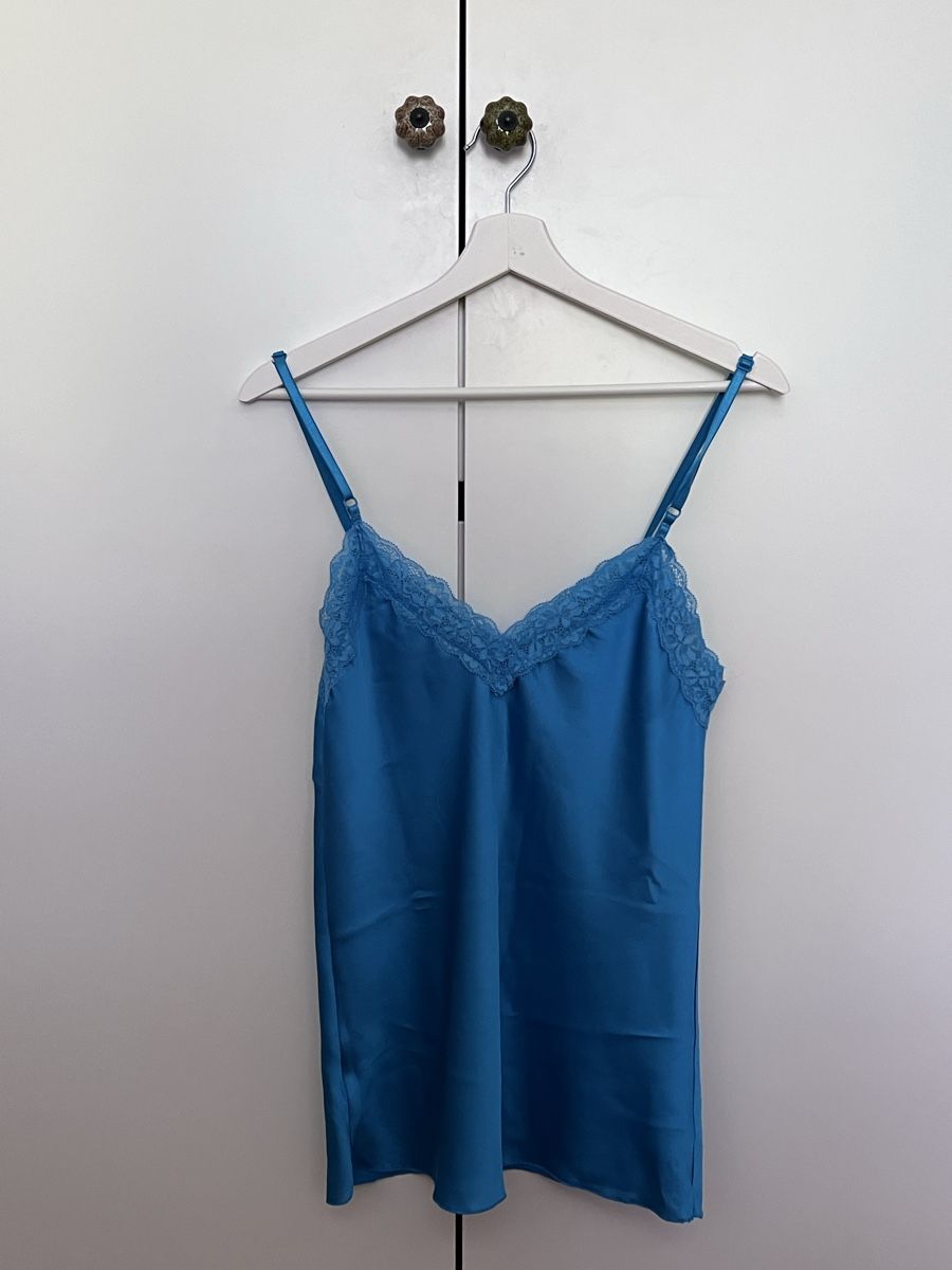 Lotti di vestiti: lot débardeurs satinés, dentelle, taille M – Usato da Les Acacias venduto da yucieg 2