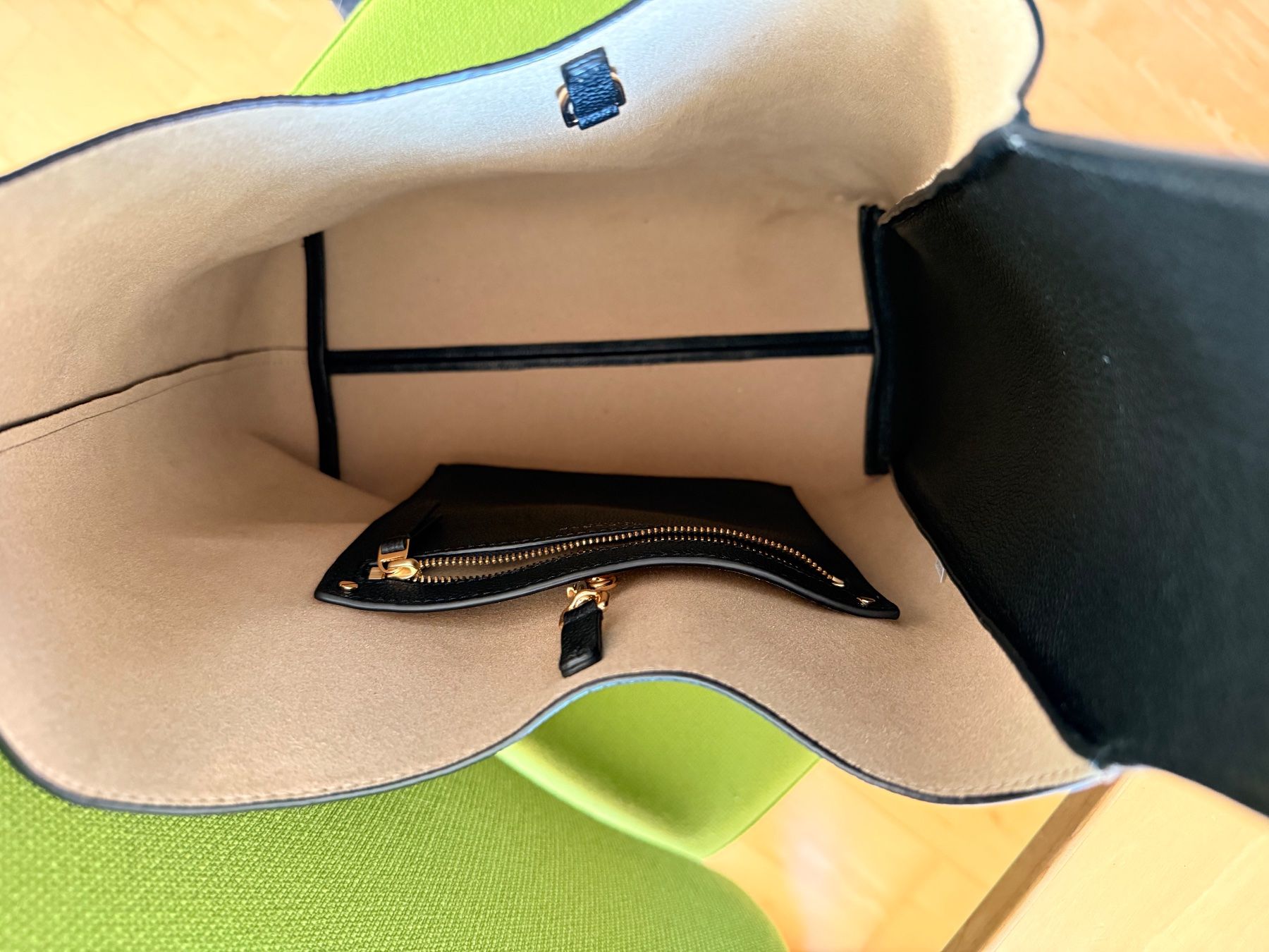 Tory Burch Borse da donna: Tory Burch Romy Hobo Tasche schwarz – Nuovo (secondo la descrizione) da Frauenfeld venduto da Scleo 8