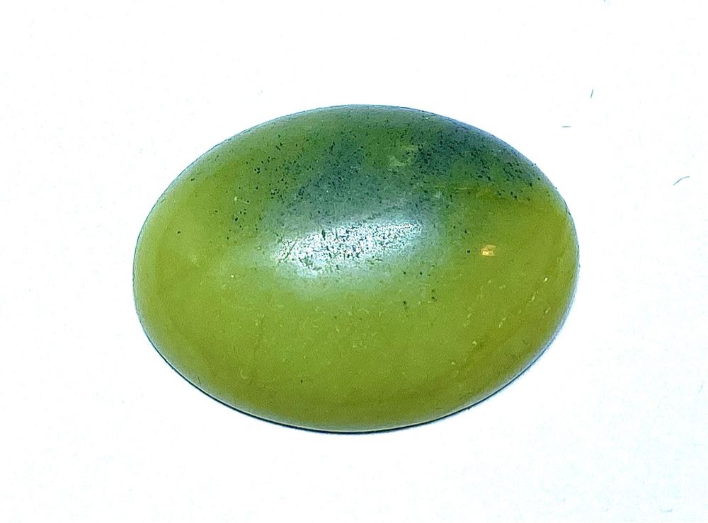 Hellgrünes Farbstein Cabochon, 33,55ct, im Rundschliff | Kaufen auf Ricardo