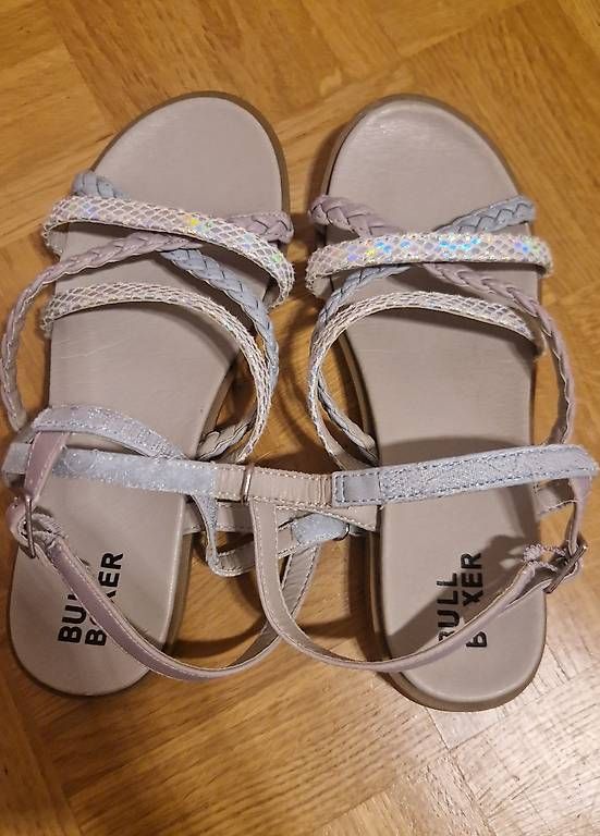 Chaussures filles: Sandalen Grösse 34 – D'occasion à Bülach par des_zxy6