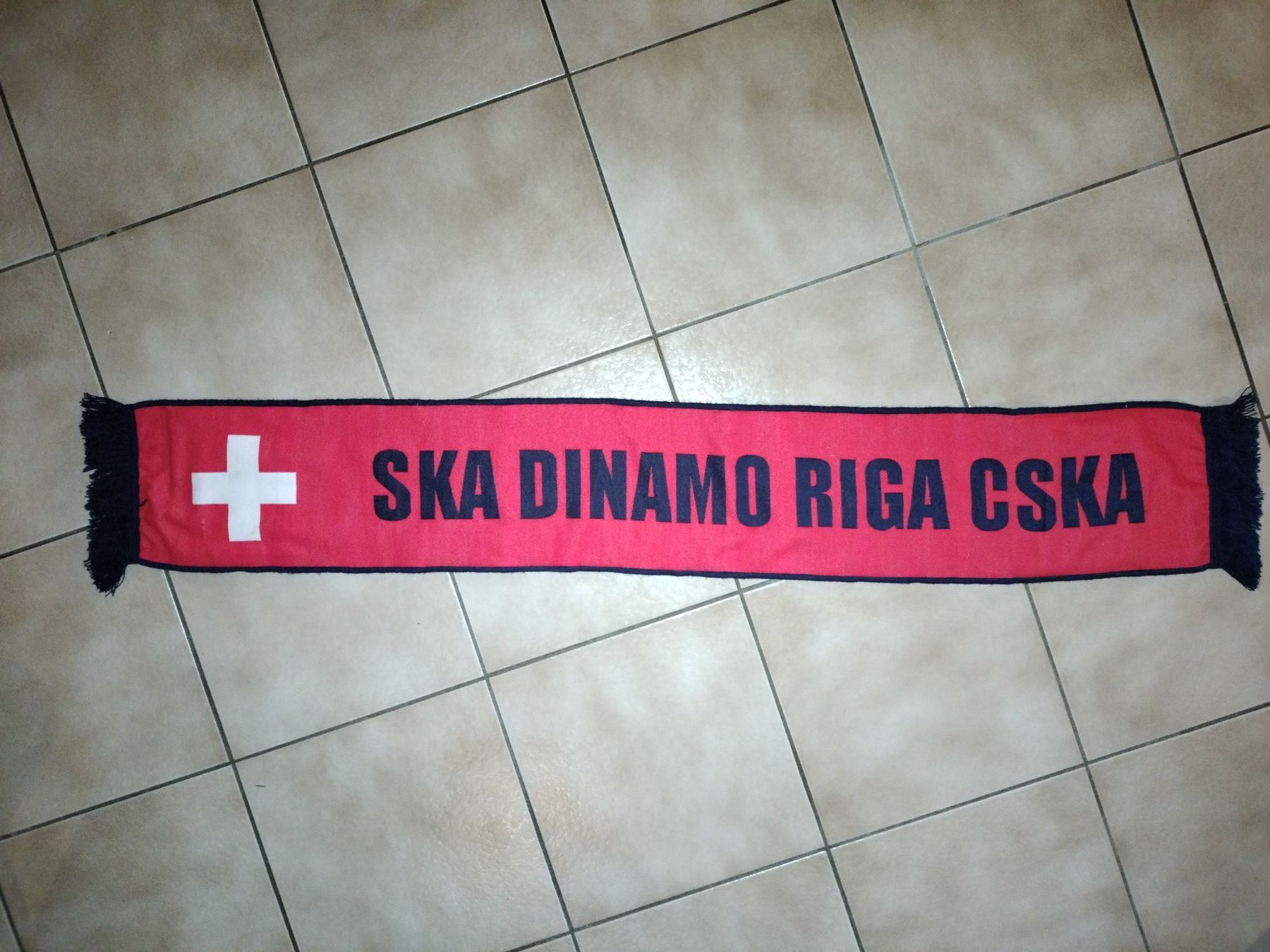 Foulard & Sciarpe: KHL Eishockey Fan Schal – Usato da Schwanden Sigrisw venduto da len_9yqg 2