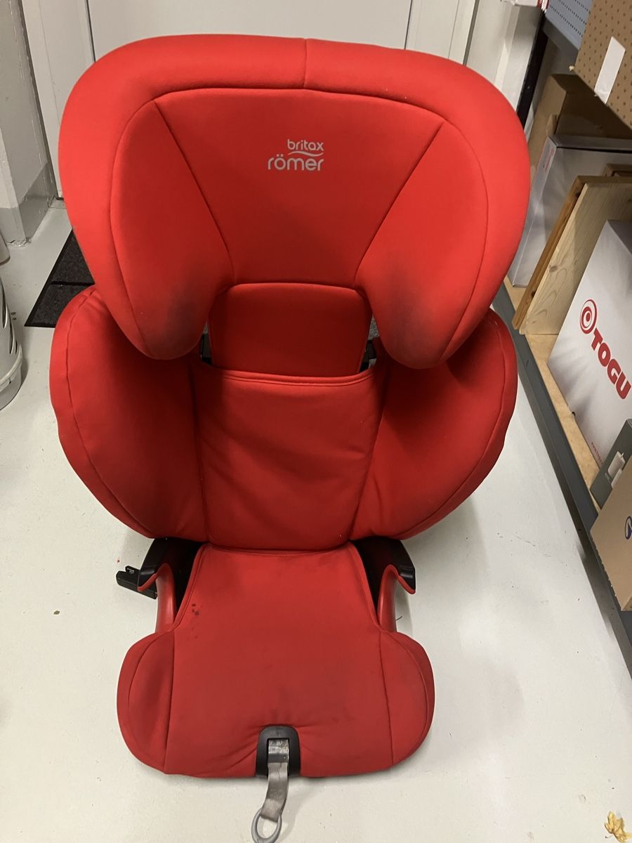 Britax Römer Auto-Kindersitze: Kindersitz Römer Britax – Gebraucht aus Spiez von Aubes