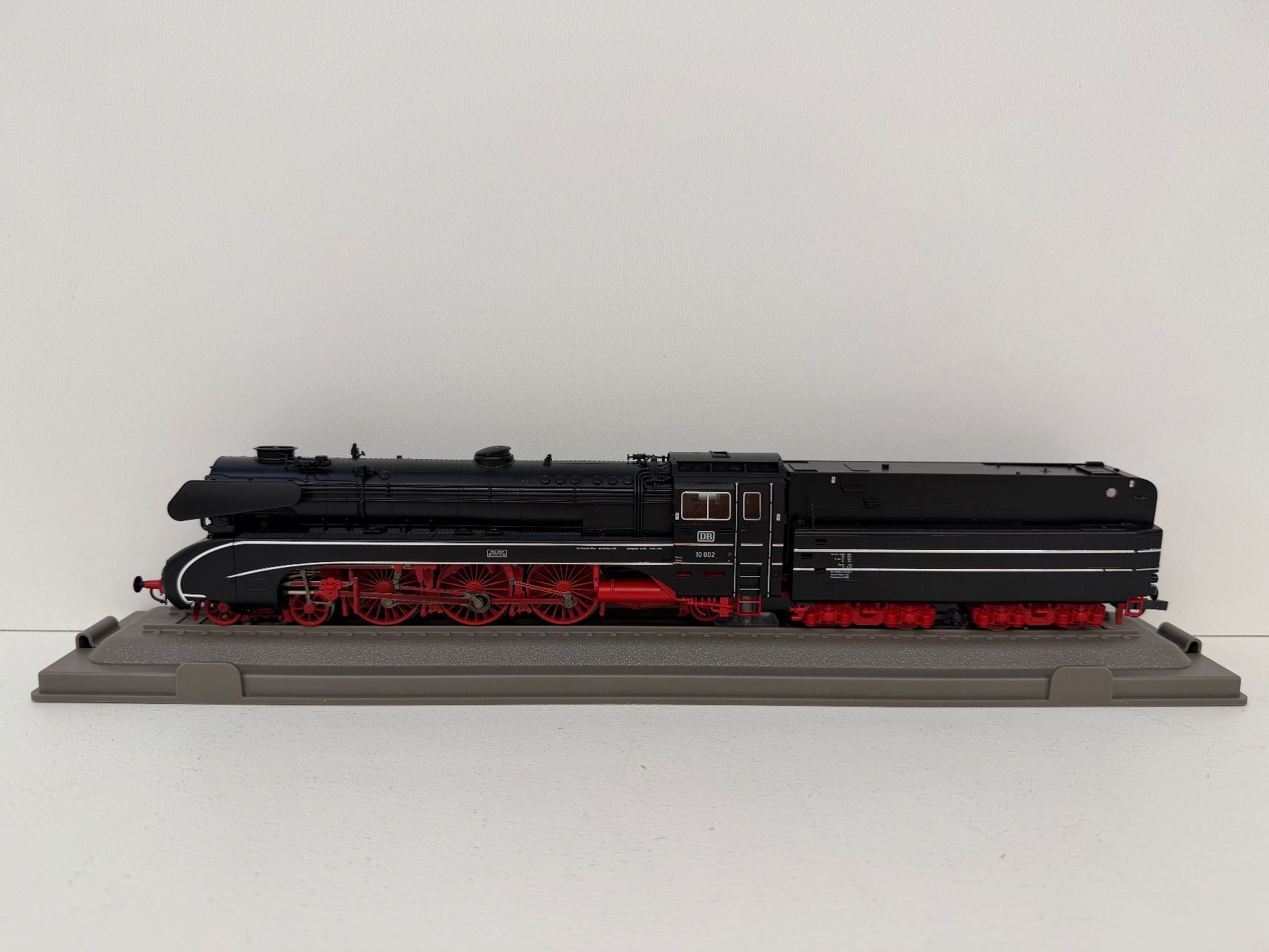 Roco Modellini di ferrovie: Roco H0 70191 Dampflok mit Schlepptender DB 10002 / Digital – Usato da Büsserach venduto da ModellbahnDepot 3