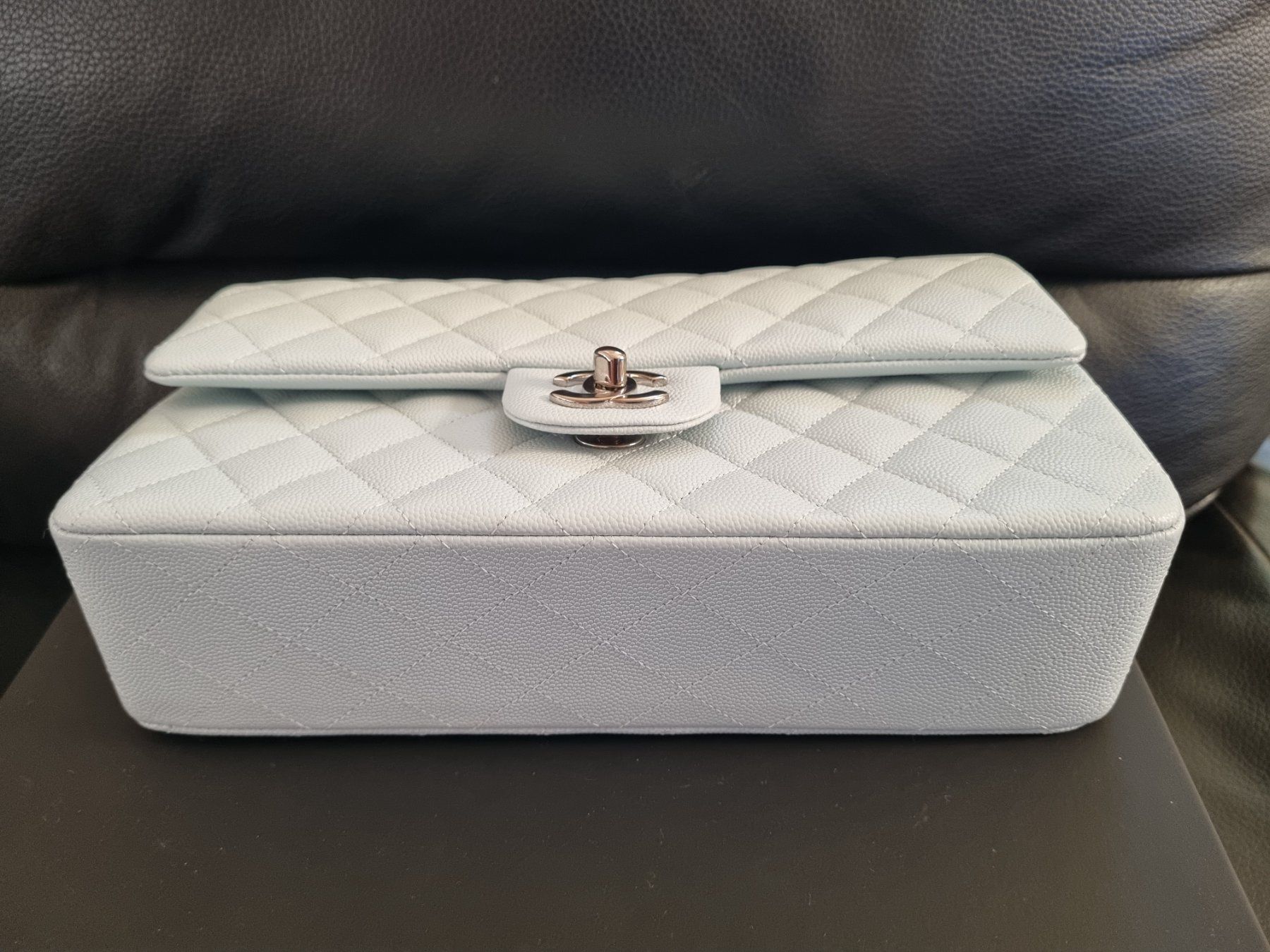 Chanel Borse da donna: Chanel  Classic blue cavier with silver handware🩵 Medium – Nuovo (secondo la descrizione) da Zürich venduto da Stila17 4
