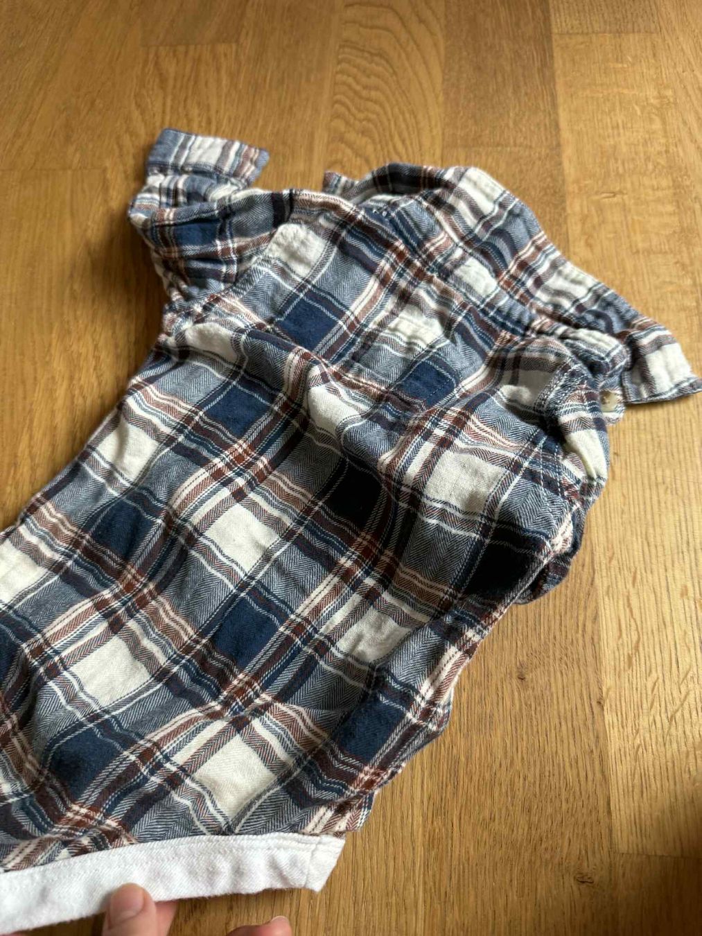 Hemden, Tops & T-Shirts: Body mit Hemd-Optik, Grösse 3-6 Monate – Gebraucht aus Riehen von edu_92w7 3