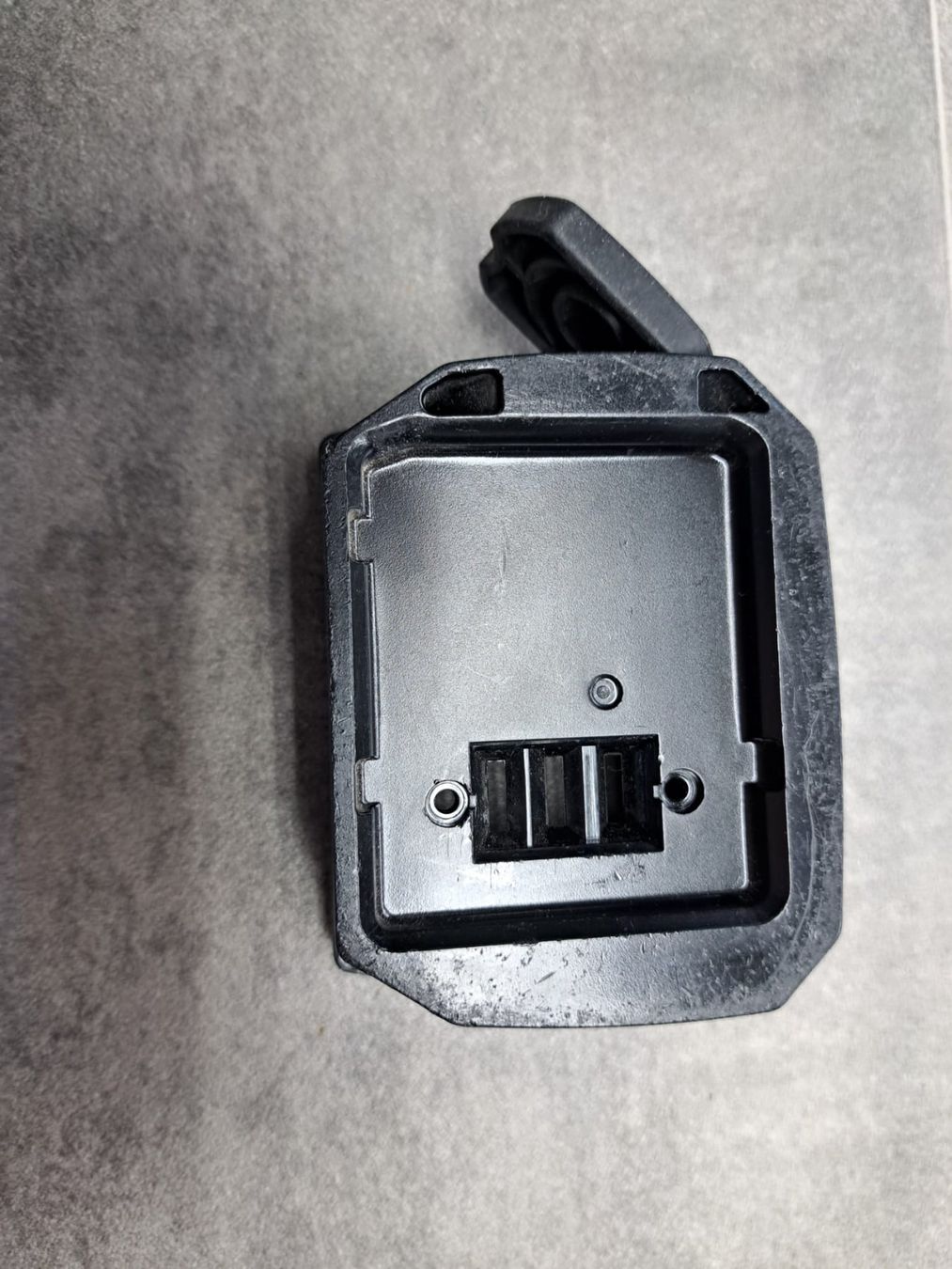 Yamaha Batterie: Yamaha  Akkuladebuchse – Usato da ROESCHENZ venduto da ASUS66 2