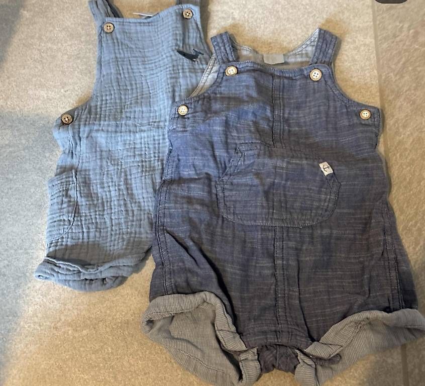 Pantaloni: 2 kurze Latzhosen Grösse 62 – Usato da Schleinikon venduto da Jessica_Lutishi