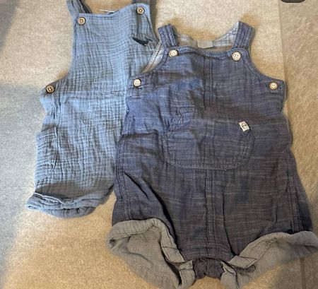 2 kurze Latzhosen Grösse 62