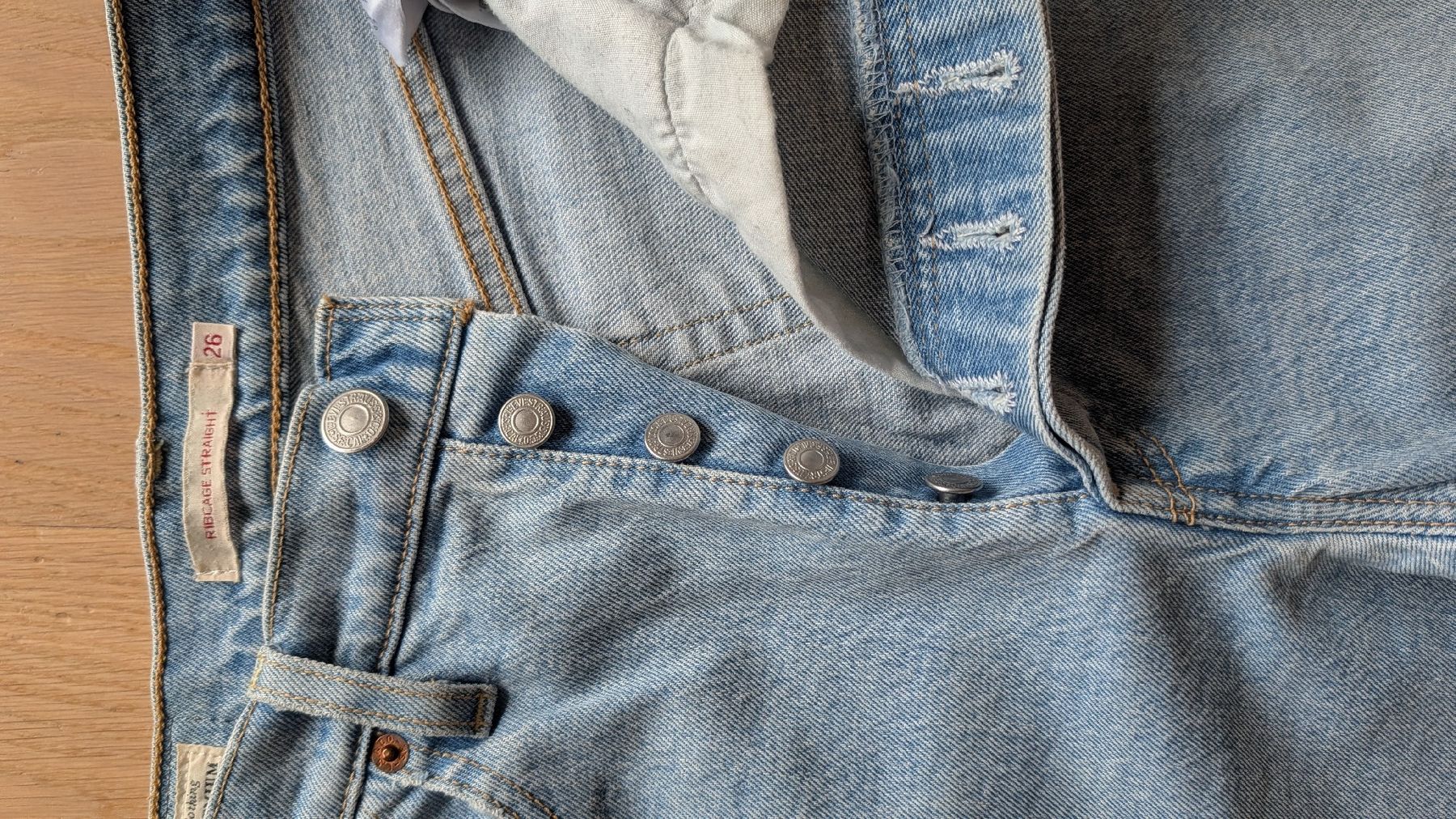 Levi's Jeans: Levi's Jeans - Ribcage Straight – Nuovo (secondo la descrizione) da Zürich venduto da nadiialivia 2