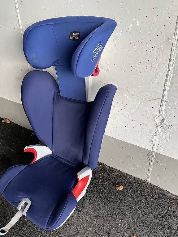 Seggiolini per auto: Britax Römer Kidfix SL – Usato da Hindelbank venduto da Clma 1
