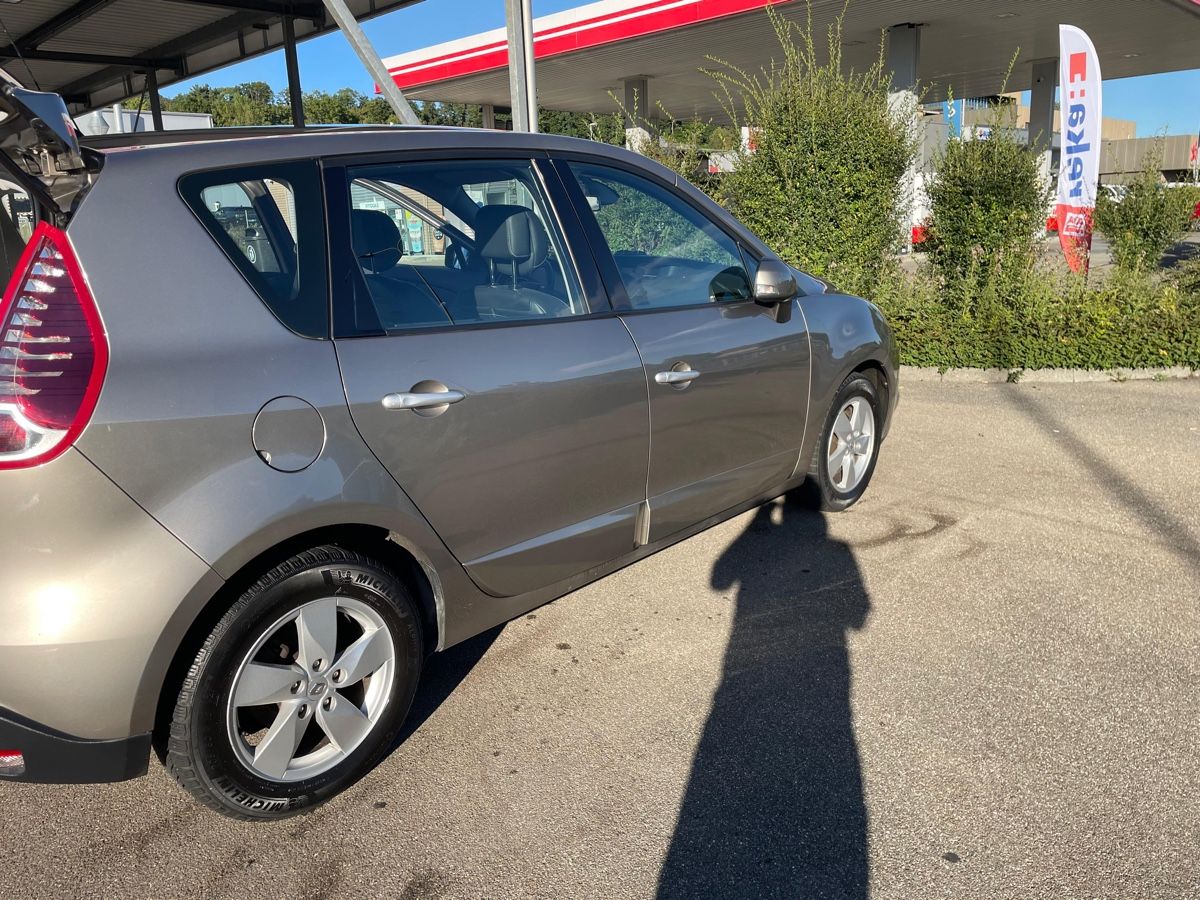 Renault Automobili: Renault Scenic - frisch ab Mfk – Usato da Baden venduto da Sfh_h8z 4
