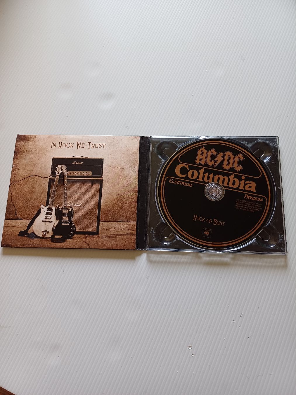 CD: AC/DC "Rock or bust" CD – Usato da Begnins venduto da Drastic-Sound 2