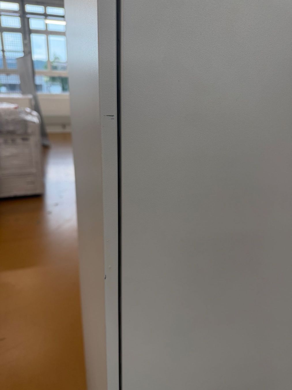 Armadi: Metallschrank mit verstellbare Regale – Usato da Dietlikon venduto da ComdatAG 5