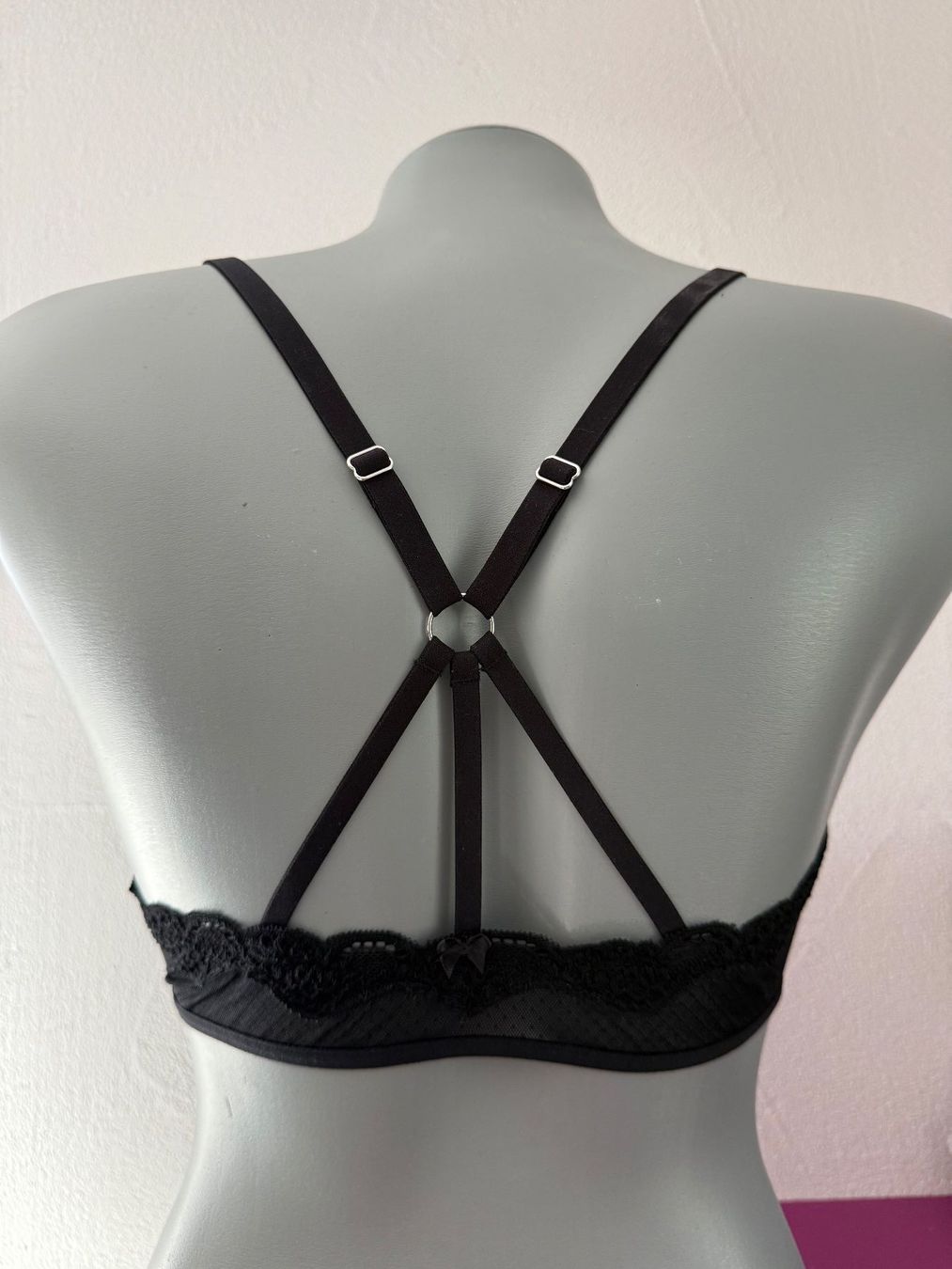 Altra biancheria intima: Schöner schwarzer BH mit Spitze / Grösse 80B / EDC by Esprit – Nuovo (secondo la descrizione) da Eschenbach SG venduto da Sums 2
