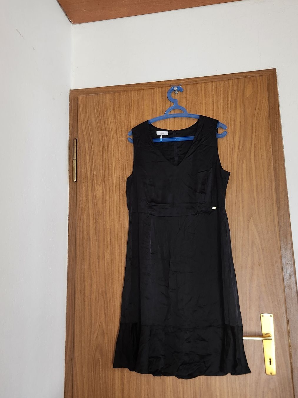 Cinque Vestiti: Robe noire CINQUE  viscose taille 42 chic et élégante. – Usato da Niedergösgen venduto da Eva2410 1