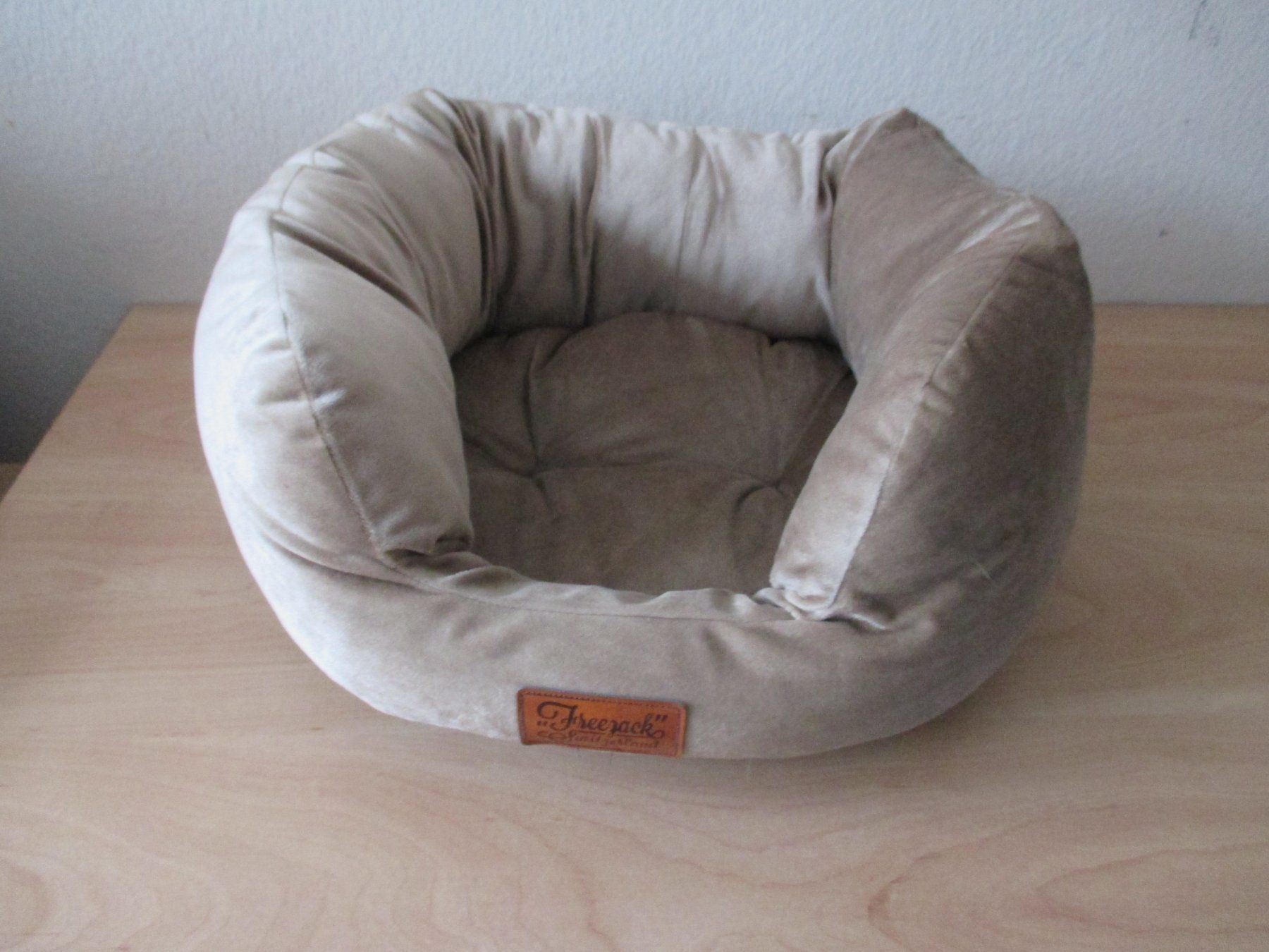 Cucce & Letti: Hunde Kuschelbett ca 40x40cm Neu – Nuovo (secondo la descrizione) da Winterthur venduto da katzen07