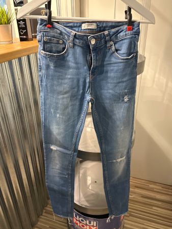 Jeans der Marke Zara Grösse 36