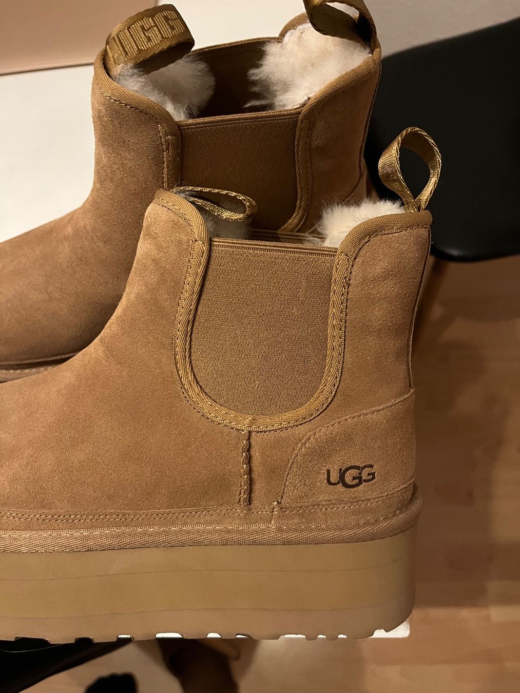 Ugg Herrenschuhe: Ugg beiges, taille 41, bottines d'hiver fourrées chaud! – Neu (gemäss Beschreibung) aus Vufflens-la-Ville von lor_m7td