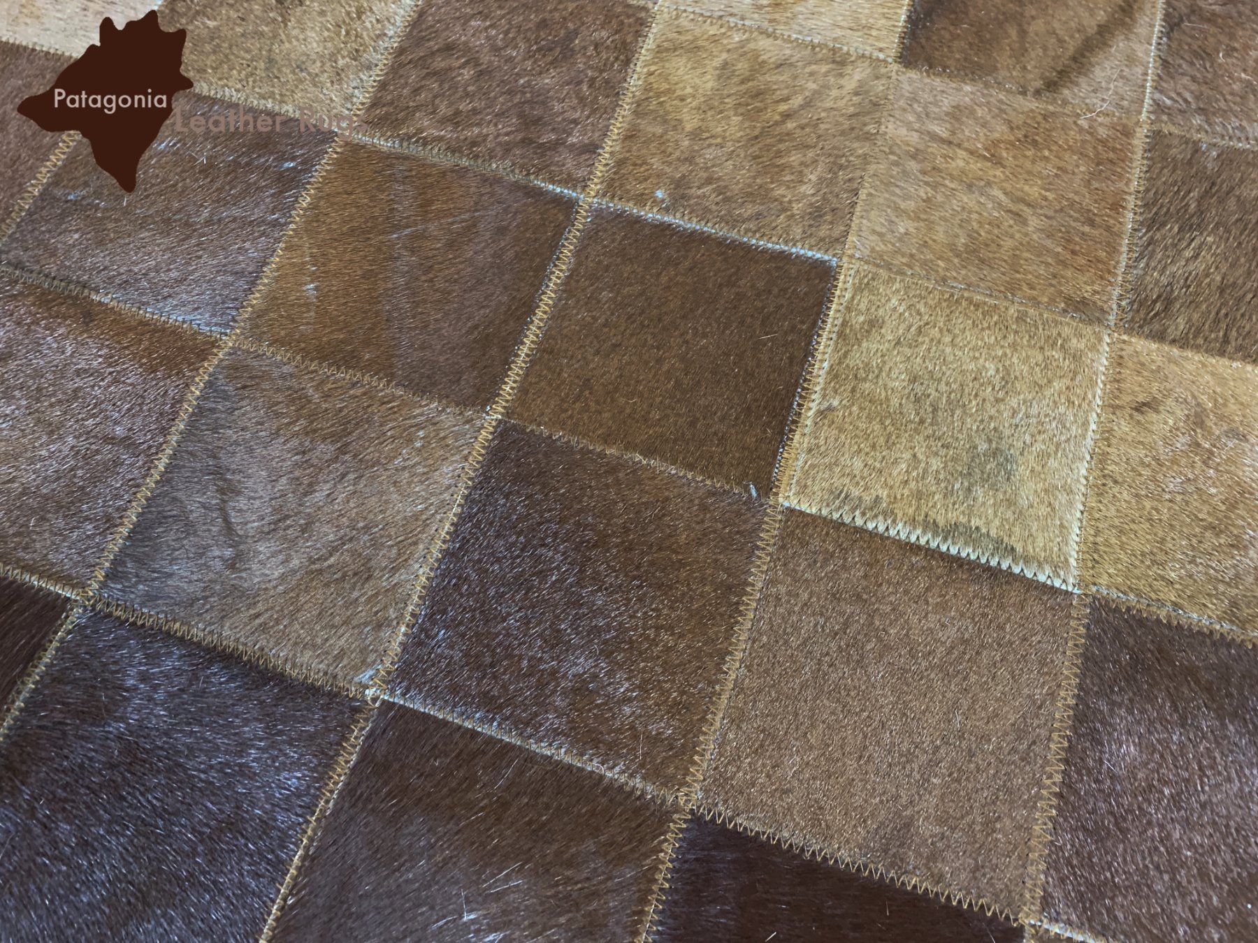 Tappeti: Kuhfell Teppich Patchwork – Nuovo e nell'imballaggio originale da Arbedo venduto da patagonialeatherrugs 5