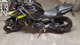 moto kawasaki Z 650