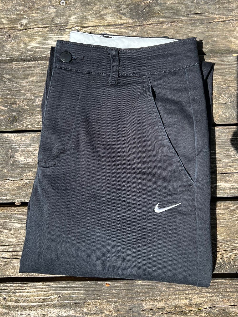 Nike Pantaloni: Nike Stoffhose – Usato da Häfelfingen venduto da jul_g7r8 1