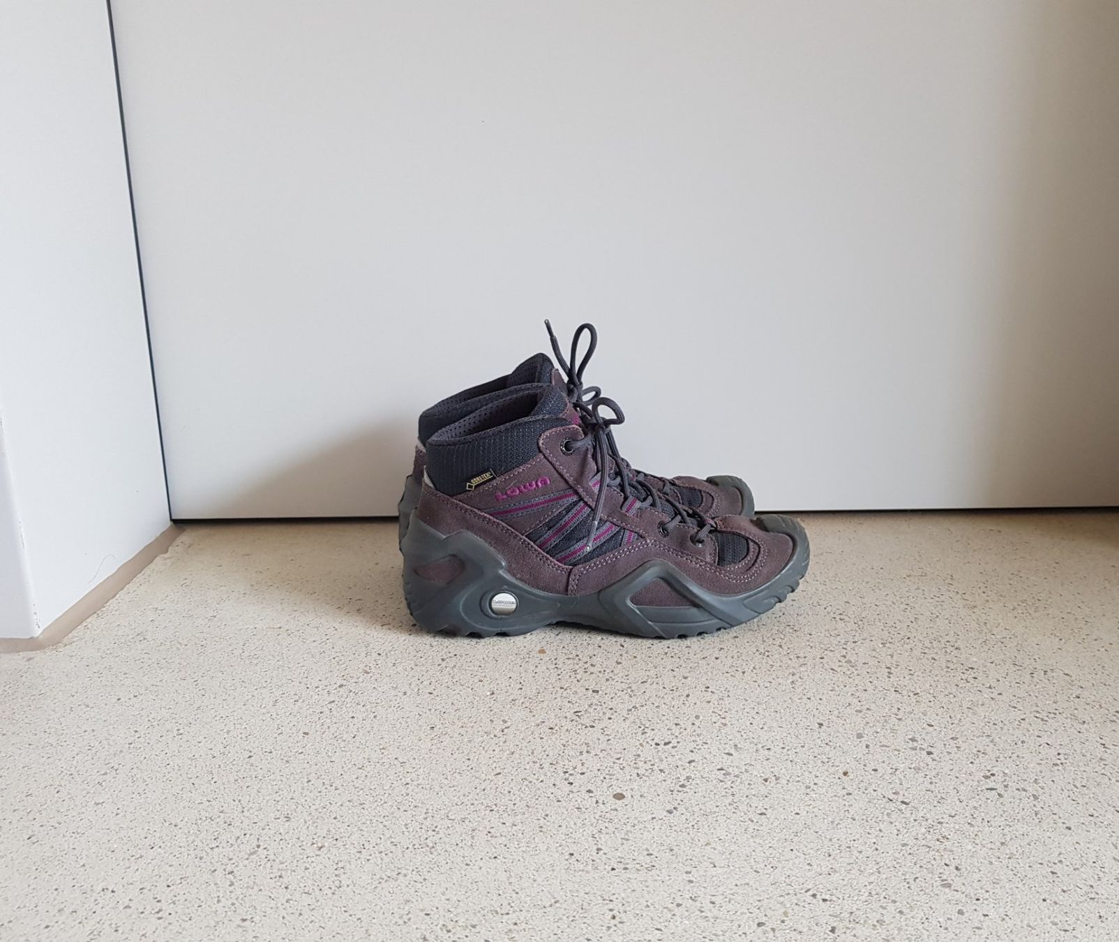 Lowa Scarpe per ragazzi: Lowa Simon GTX Wanderschuh Grösse 36 – Usato da Basel venduto da fafa68