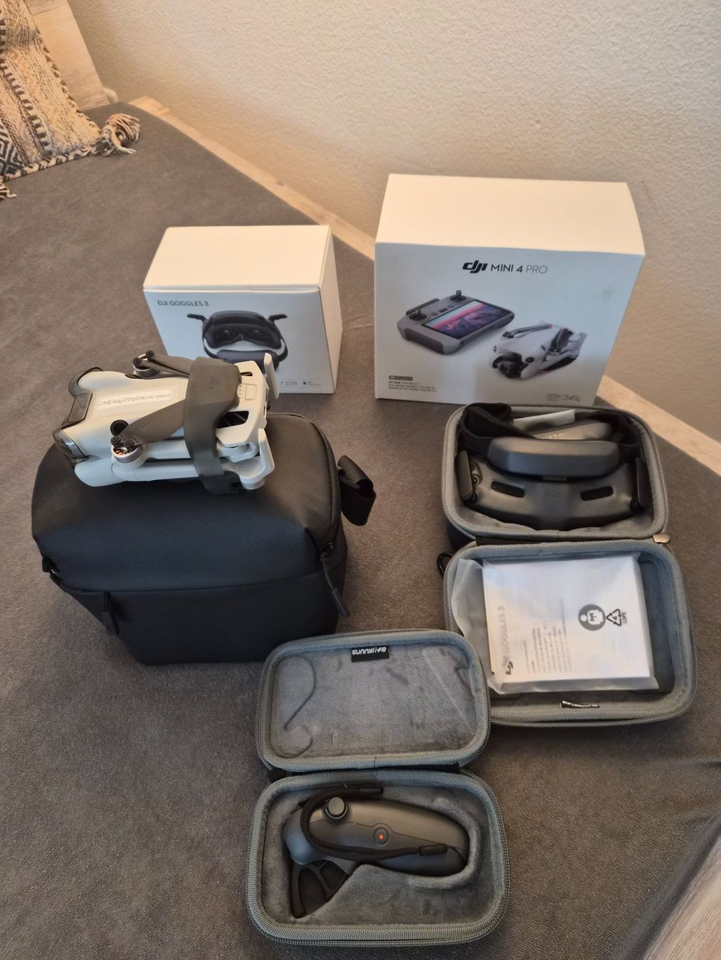 DJI Modellismo RC: DJIMini 4 Pro Fly More Combo + Goggles 3 + FlyMotion – Nuovo (secondo la descrizione) da Zug venduto da Zugersee2