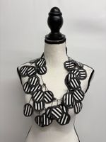 Statement Kette schwarz-weiss gestreift Rundholz Stil