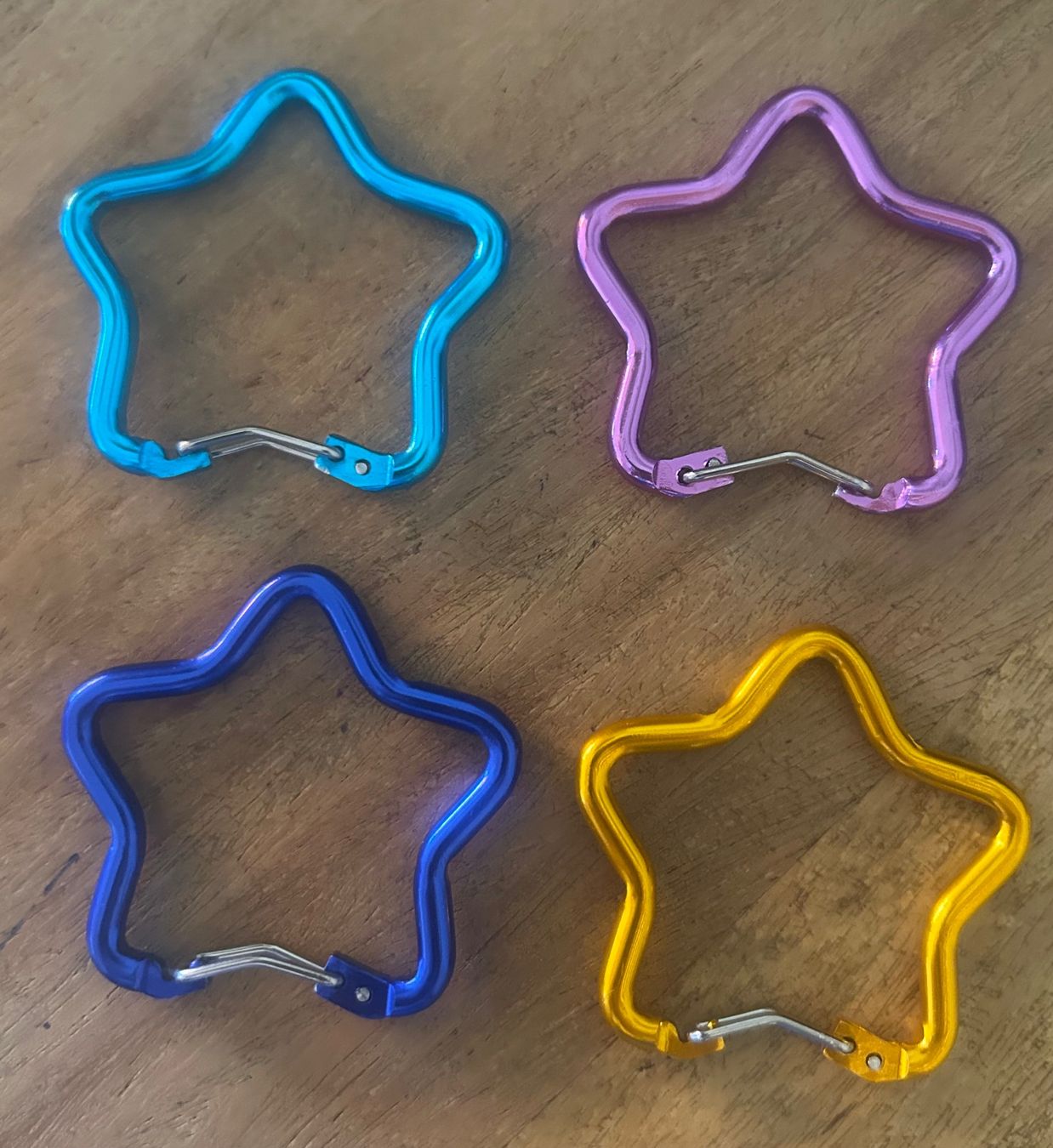 Kletterausrüstungen: 4x leiner Karabiner in Sternform NEU – Neu und originalverpackt aus Geneve von vane267