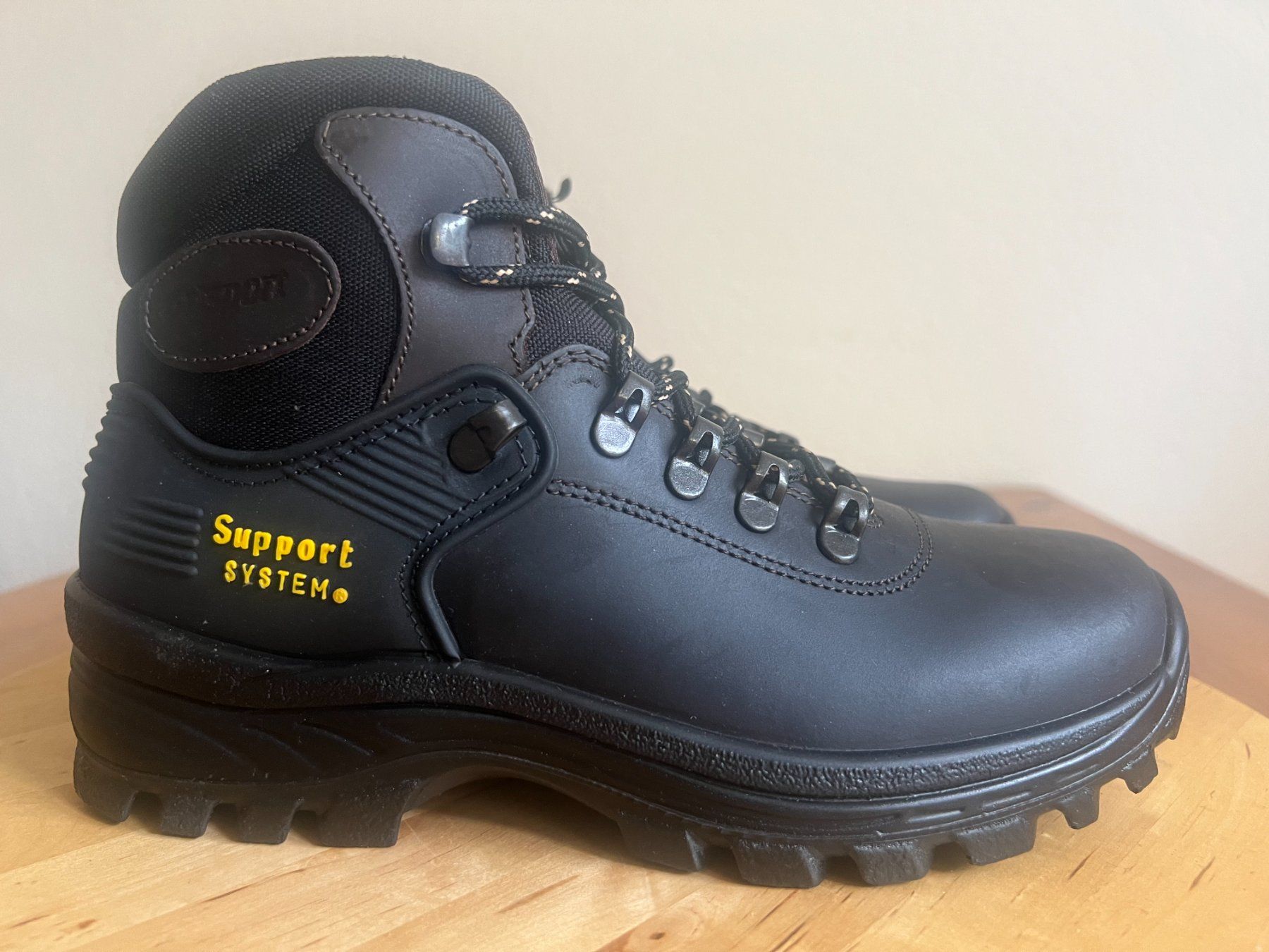 Scarpe da uomo: WANDERSCHUHE GR. 38 – Nuovo (secondo la descrizione) da Schaffhausen venduto da susiquatro01