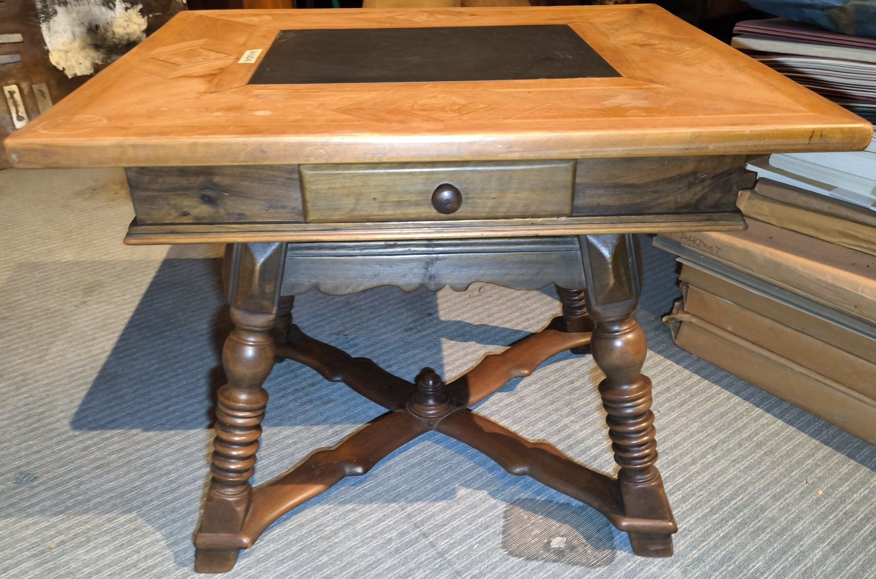 Tables: Antiker Tisch mit Schieferplatte ca. 1920 Ja. – D'occasion à Rorschacherberg par snOOpydOg11 2