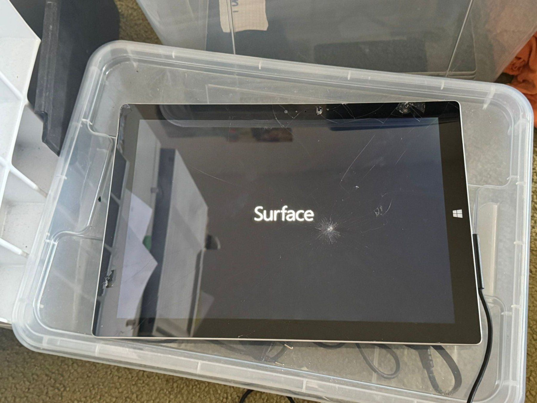 Microsoft Tablet PC: Surface Pro 3 - 64GB !! ungeprüft !! – Difettoso da Olten venduto da HoYa01