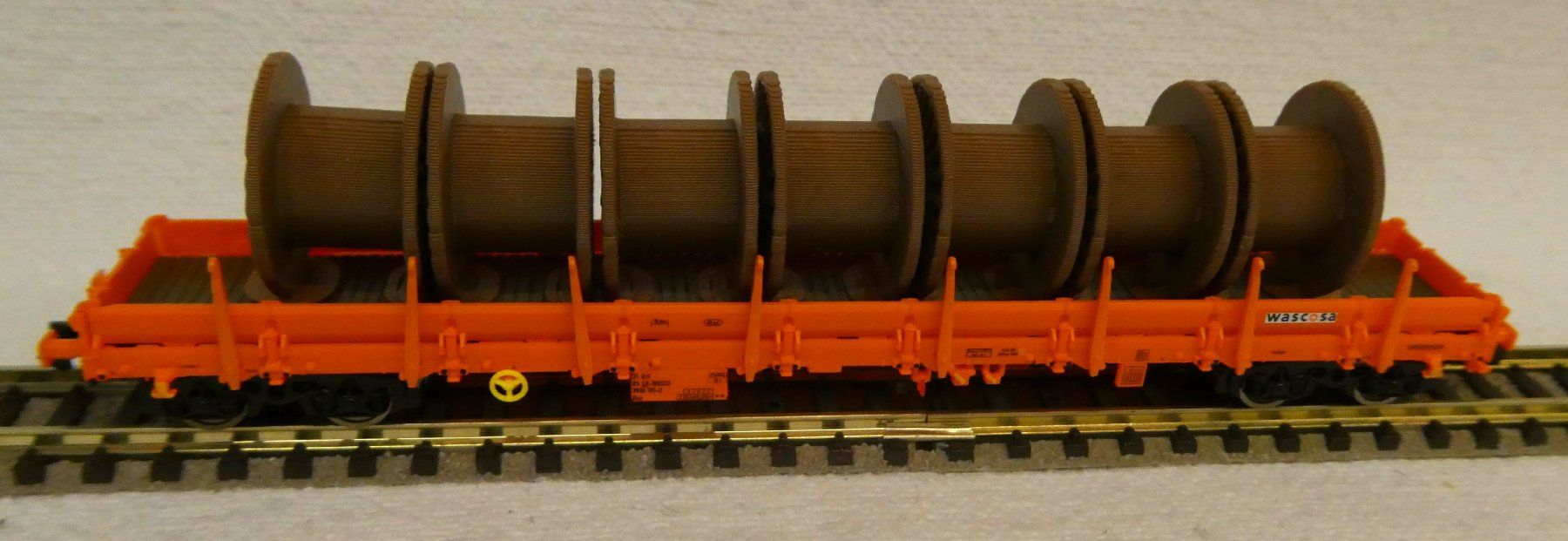 Fleischmann Modellini di ferrovie: Fleischmann 828826 Rungenwagen mit Kabelrollen – Nuovo e nell'imballaggio originale da Rupperswil venduto da Ropi03