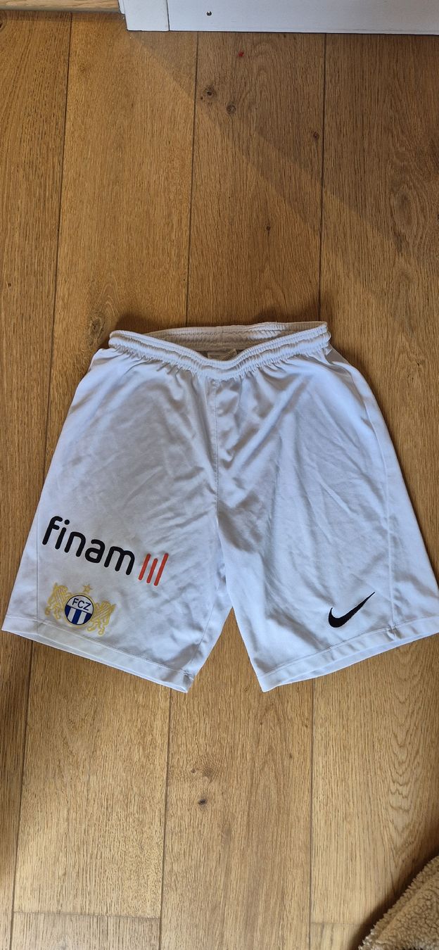 Scarpe, pantaloni & magliette da ginnastica: FCZ Tricot und Hosen – Usato da näfels venduto da vrenit 2