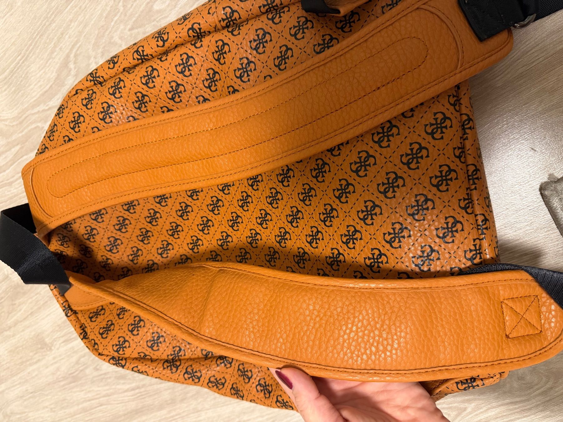 Guess Sacs à dos: Grosser Guess Rucksack – D'occasion à Therwil par ale_7fqs 4