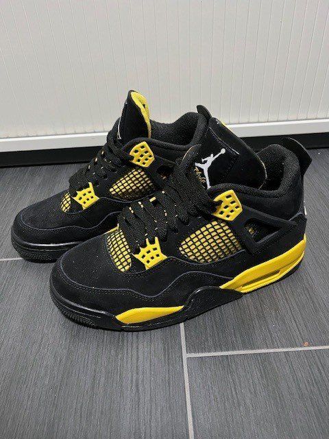 Jordan Scarpe da uomo: NIKE JORDAN RETRO 4 THUNDER in der Grösse 38.5 – Usato da Rümlang venduto da marpuc 2