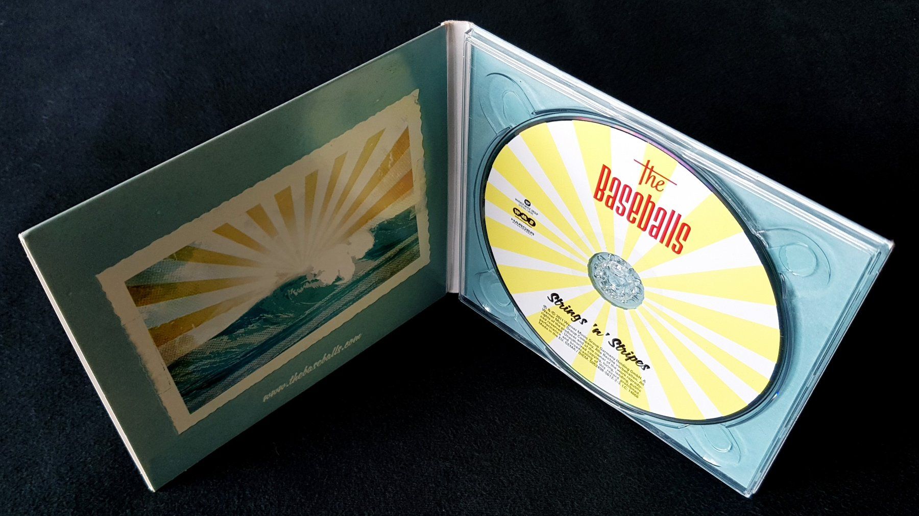 CD: The Baseballs – Strings 'N' Stripes - CD - 2011 - Digipak – Usato da Uster venduto da Zardodel 3
