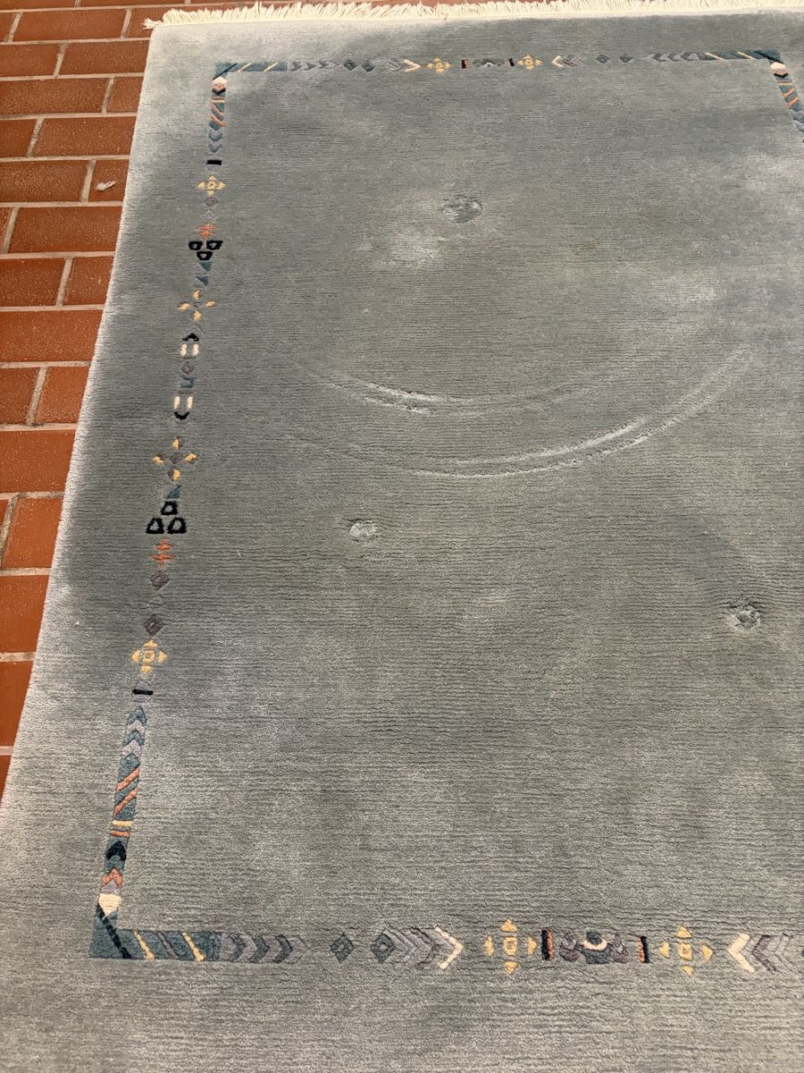 Tapis: Teppich hellblau mit Muster Bordüre gebraucht – D'occasion à Winterthur par silen 1