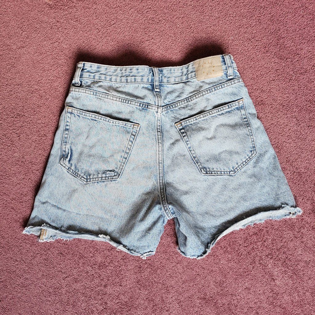 Pull&Bear Pantaloni: Jeans-Shorts Pull&Bear hellblau Gr. 42 – Usato da Au SG venduto da SElena89 1