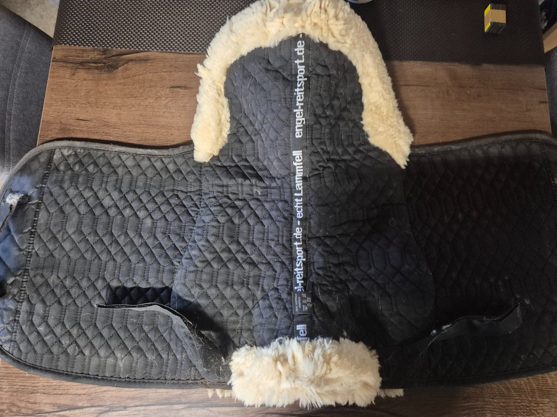 Coperte & Accessori: Engel Lammfell Schabracke / Satteldecke – Usato da Meggen venduto da Orrinka20 3