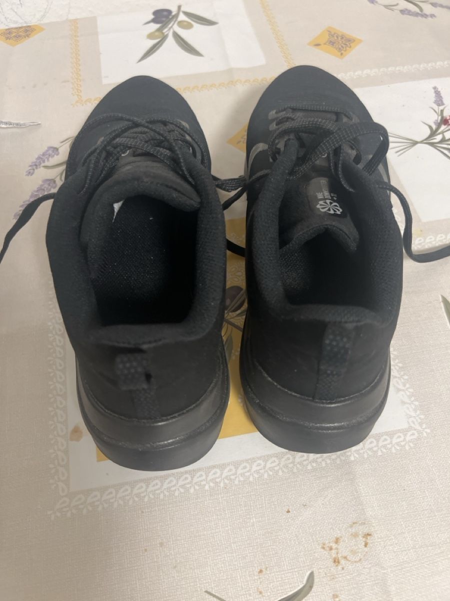 Nike Scarpe da uomo: Nike Downshifter 12 Black Men's Size 42 Used – Usato da Zürich venduto da bat_6hzd 2