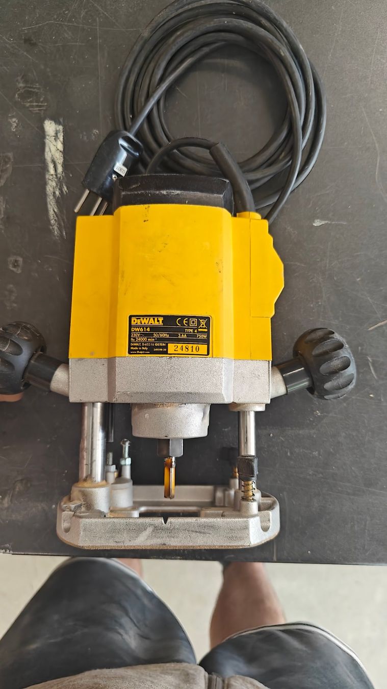 Dewalt Tutti gli attrezzi: Dewalt Oberfräse DW614 – Usato da Waldkirch venduto da Jerom77 1