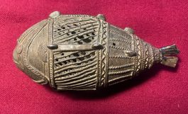 Ancien bronze, cire perdue. Boîte-Poisson. Afrique ? Bénin ?